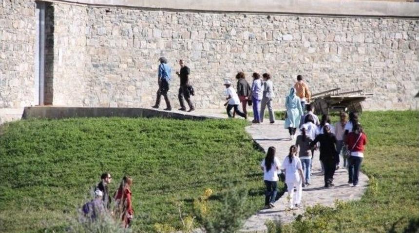 Gen&ccedil; Bilim İnsanları, Belgelerini T&ouml;renle Aldı