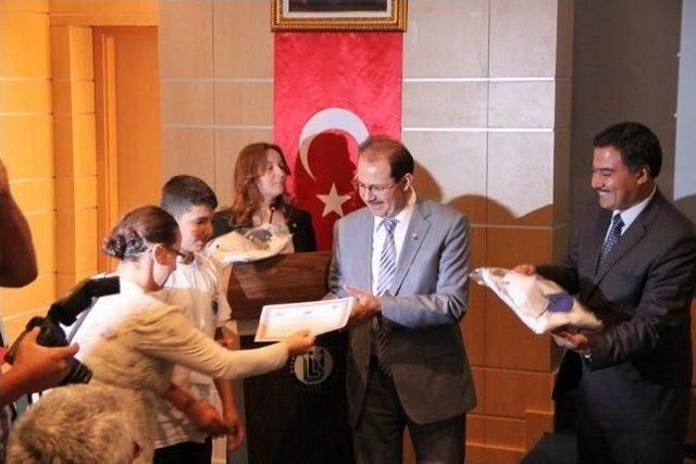 Gen&ccedil; Bilim İnsanları, Belgelerini T&ouml;renle Aldı 1