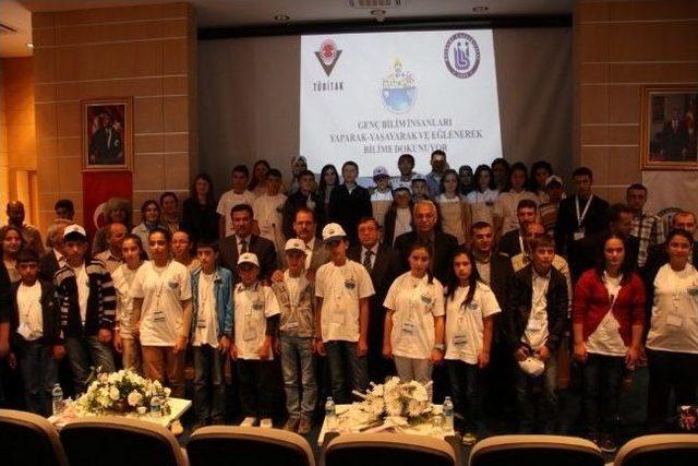 Gen&ccedil; Bilim İnsanları, Belgelerini T&ouml;renle Aldı 2