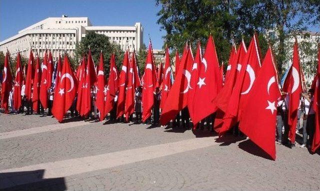 Gaziantep’te Okulların Açılışı Atatürk Anıtına Çelenk Sunumu İle Başladı