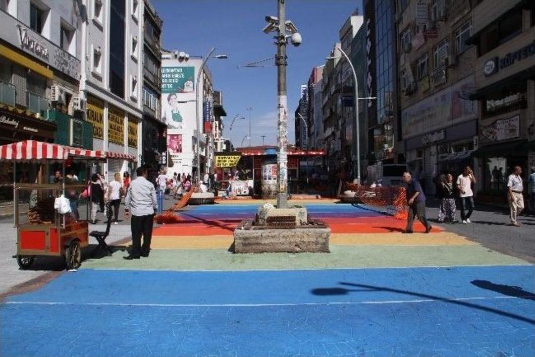 Bakırk&ouml;y'de Rengarenk Cadde