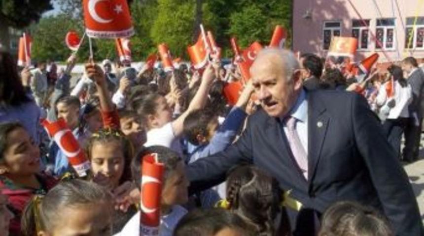 Başkan Karaman, 2013-2014 Eğitim-&ouml;ğretim Yılını Kutladı