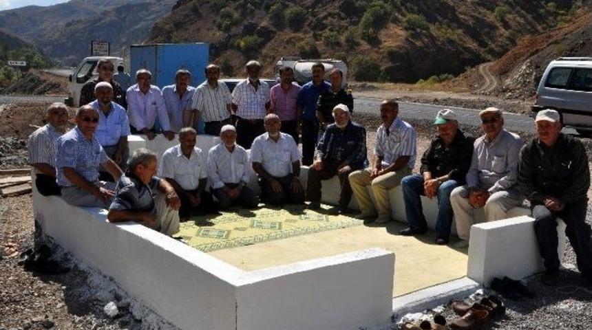 &Ouml;zata Ailesi Suşehri&rsquo;ne Hayrat Yaptırdı