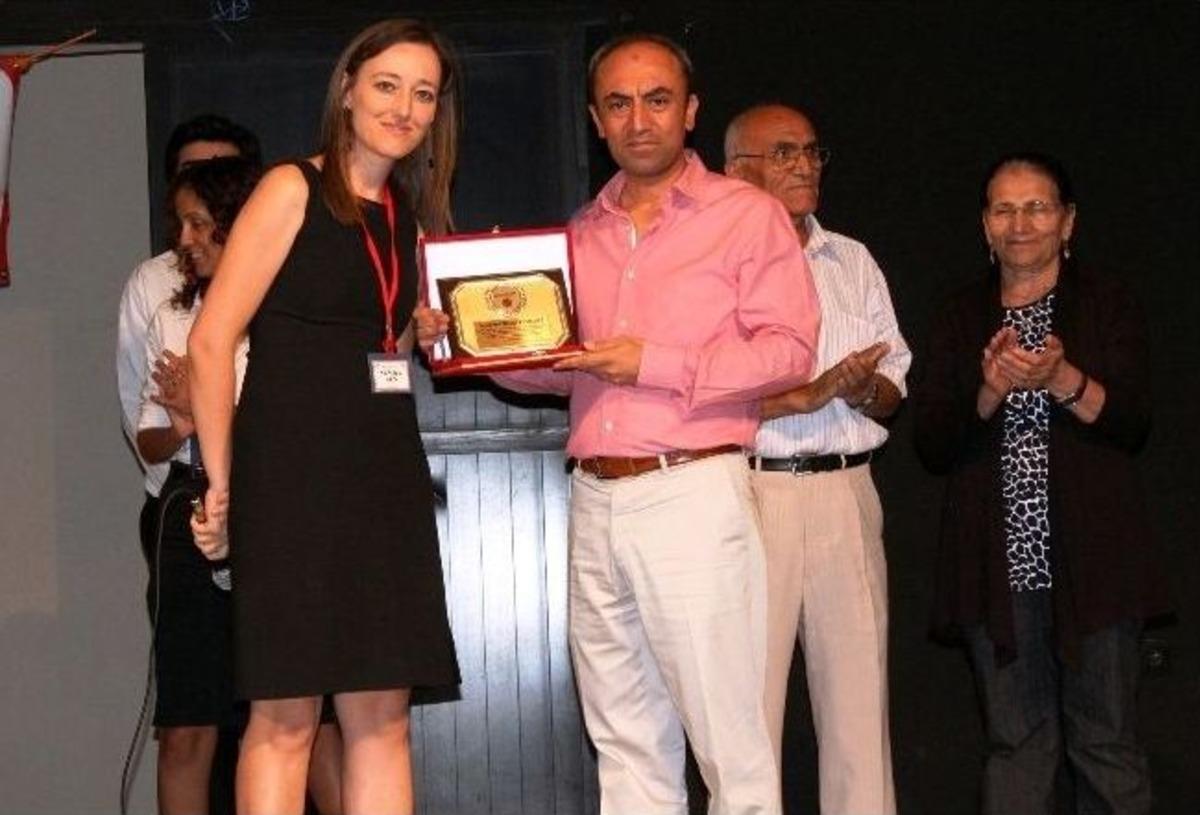 Sevenleri, Aşık Veysel&rsquo;i T&uuml;rk&uuml;leriyle Andı