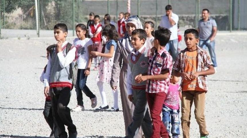 Muradiye&rsquo;de Okullar İlk G&uuml;nden Doldu
