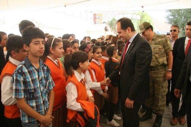 Hakkari’de İlköğretim Haftası Kutlamaları