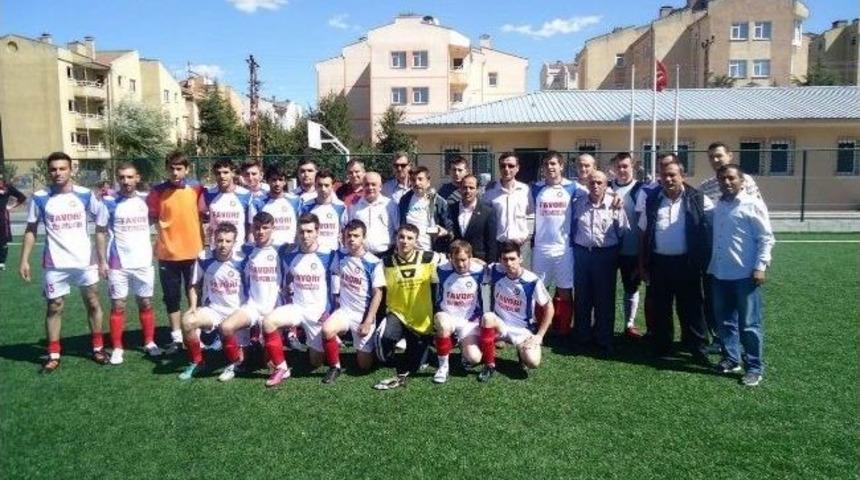 G&uuml;neşspor Futbol Takımı Şampiyonluk Kupasını Aldı