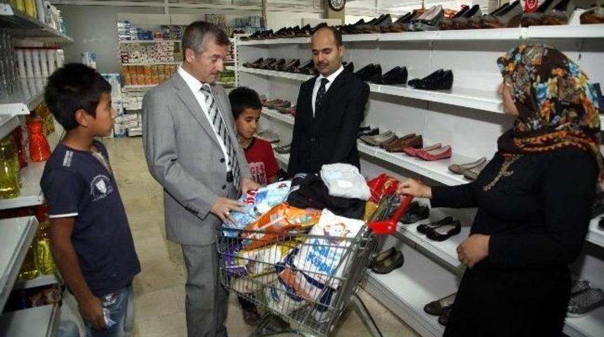 Başkan Tahmazoğlu Sosyal Marketimizden Yaklaşık 18 Bin Kişi Faydalanıyor