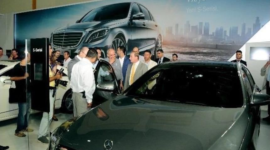 Vali &Ouml;zt&uuml;rk Antalya Otomobil Fuarı'nı Ziyaret Etti