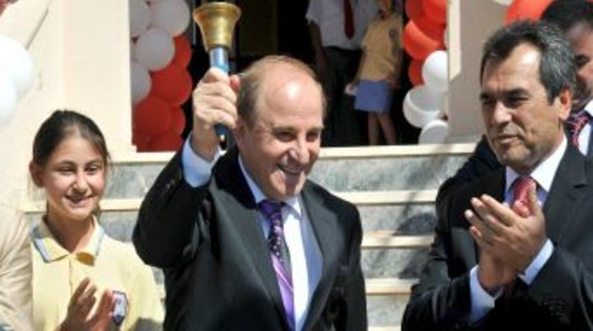 Antalya&rsquo;da Ilk Ders Zilini Vali &Ouml;zt&uuml;rk &Ccedil;aldı