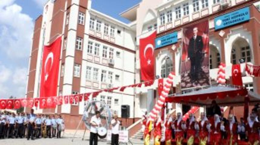Adana&rsquo;da Ilk Ders Zili &Ccedil;aldı, 500 Bin &Ouml;ğrenci Ders Başı Yaptı