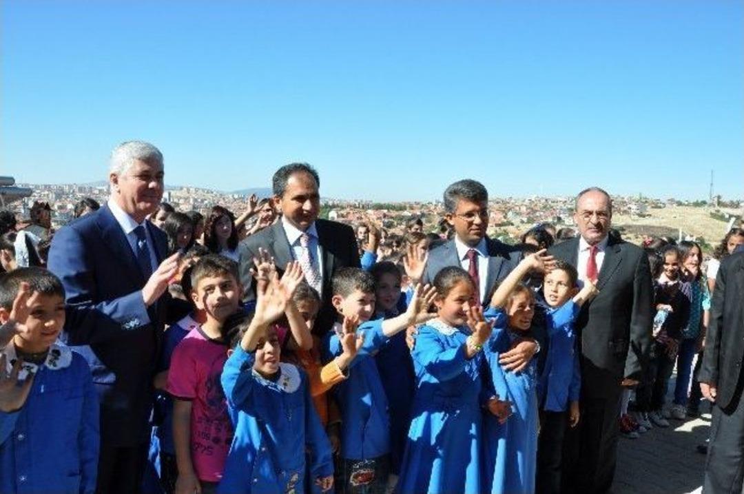 Uşak&rsquo;ta Ders Başı T&ouml;renle Başladı
