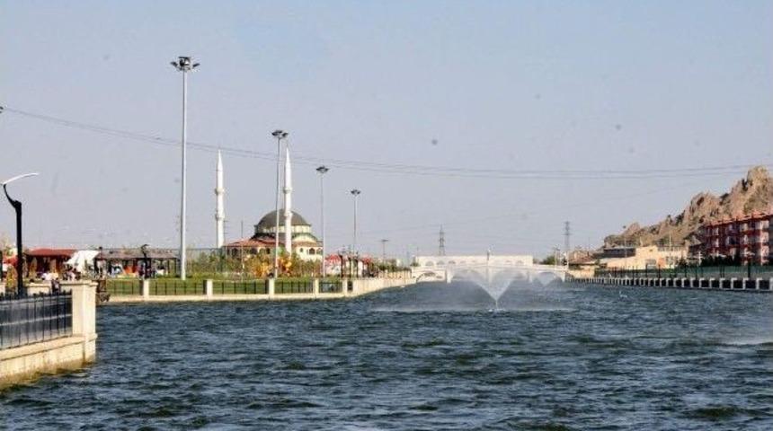 Afyonkarahisar&rsquo;da &Ouml;ğrenci Meclisi &Uuml;yeleri Akar&ccedil;ay'ı Gezdi
