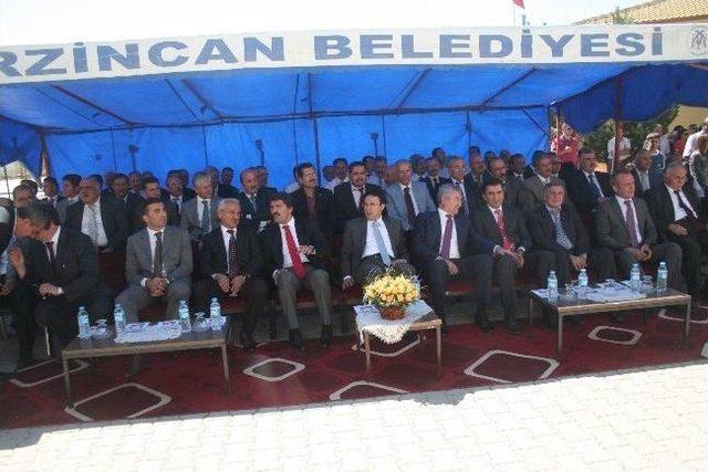 Erzincan’da İlk Ders Zilini Vali Akdemir Çaldı