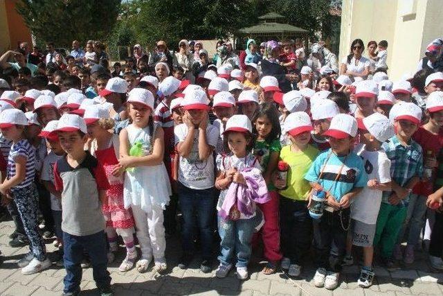 Erzincan’da İlk Ders Zilini Vali Akdemir Çaldı