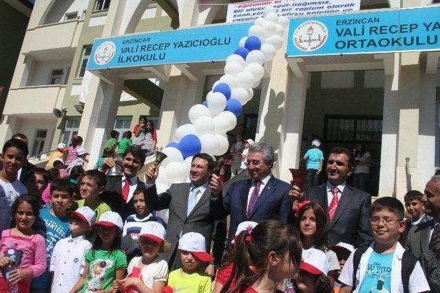 Erzincan’da İlk Ders Zilini Vali Akdemir Çaldı