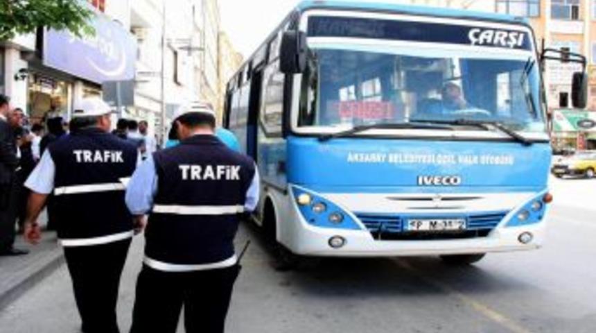 Aksaray Belediyesi Ekipleri Halk Otob&uuml;slerini Denetliyor