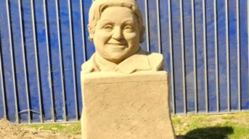 Yeşilçam Yıldızlarının Kumdan Heykelleri, Lara Sahillerinde Sergileniyor