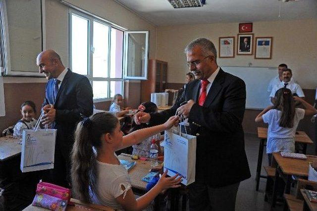 Seferihisar da Belediyeden &Ouml;ğrencilere İlk Zil S&uuml;rprizi 1