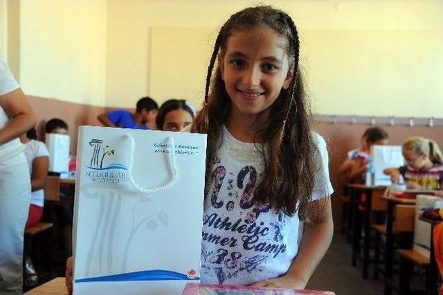 Seferihisar da Belediyeden &Ouml;ğrencilere İlk Zil S&uuml;rprizi 2