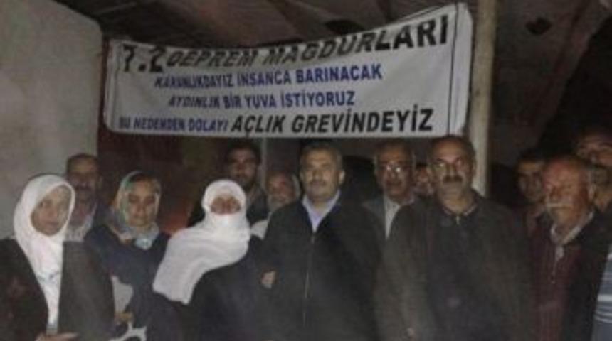 Ak Partili Aras Depremzedeleri Ziyaret Etti