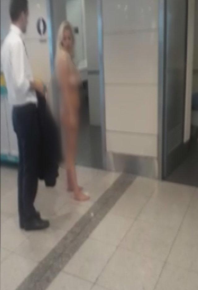 Havalimanında çıplak yolcu alarmı