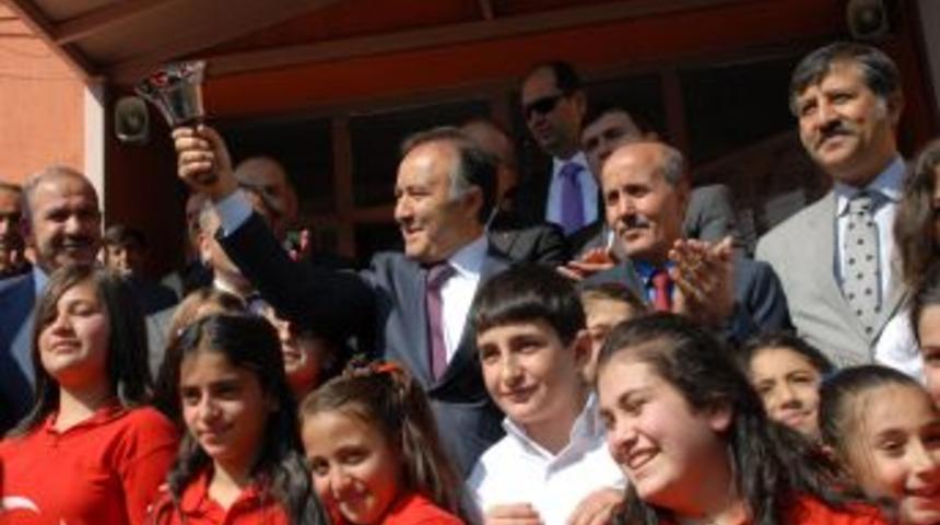 Vali Altıparmak Erzuru'da Ilk Ders Zilini &Ccedil;aldı