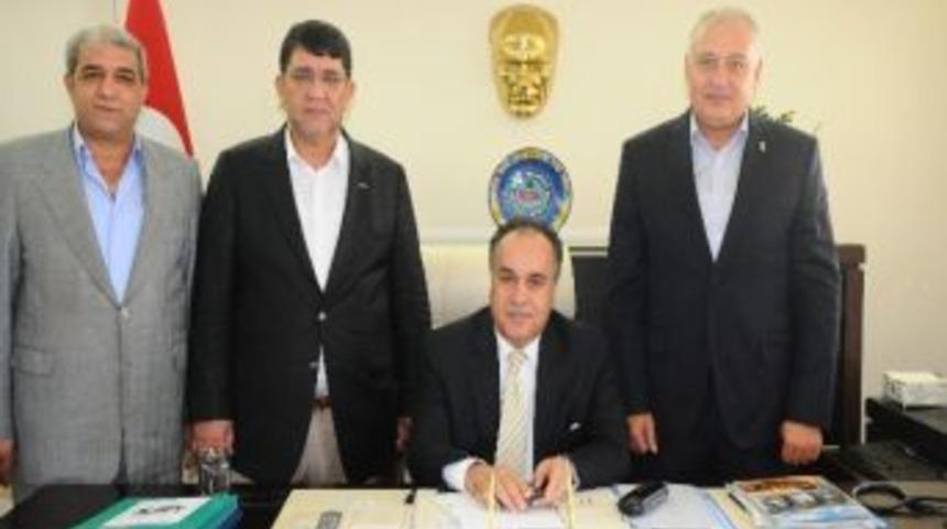 Aesob Y&ouml;netimi, D&ouml;şemealtı Kaymakamı Aksoy&rsquo;u Zıyaret Ettı