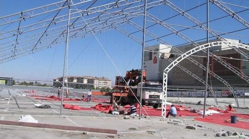 Miting Meydanı&rsquo;nda Fuar &Ccedil;adırı Kaldırıldı