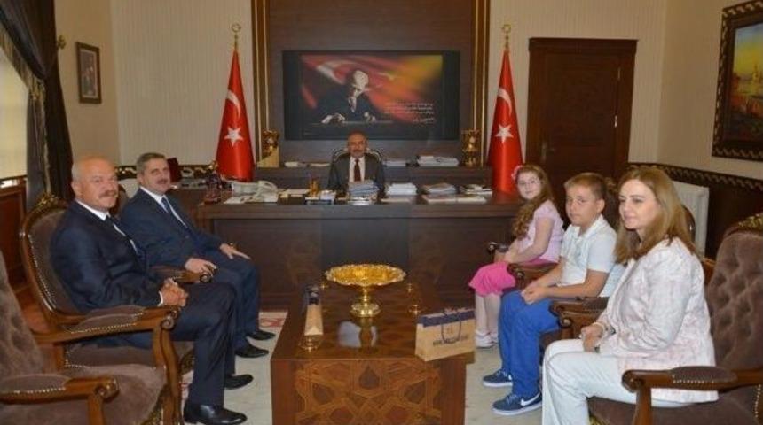 Hamdi Helvacıoğlu İlkokulu &Ouml;ğrencilerinden Vali Yaman&rsquo;a Ziyaret