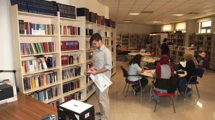 Sel&ccedil;uklu K&uuml;t&uuml;phaneleri Yeni Eğitim Yılına Hazır