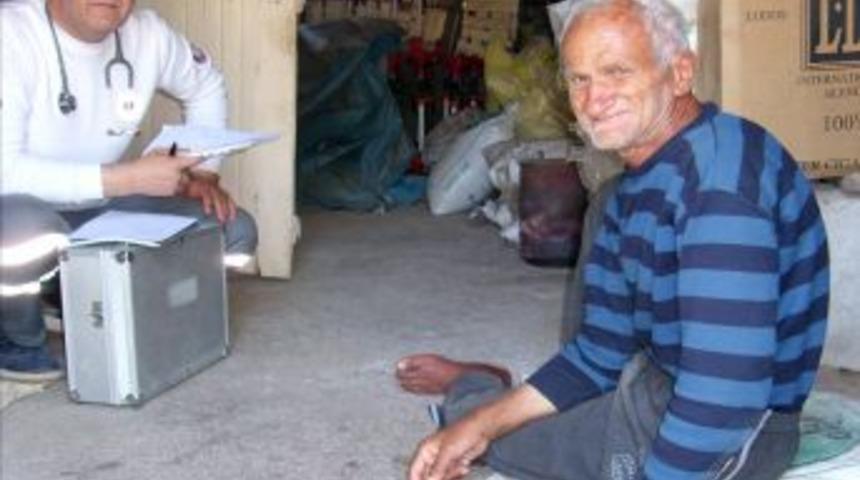 &Ccedil;ivril&rsquo;de Sağlık&ccedil;ılar 200 Hastaya Evinde Bakıyor