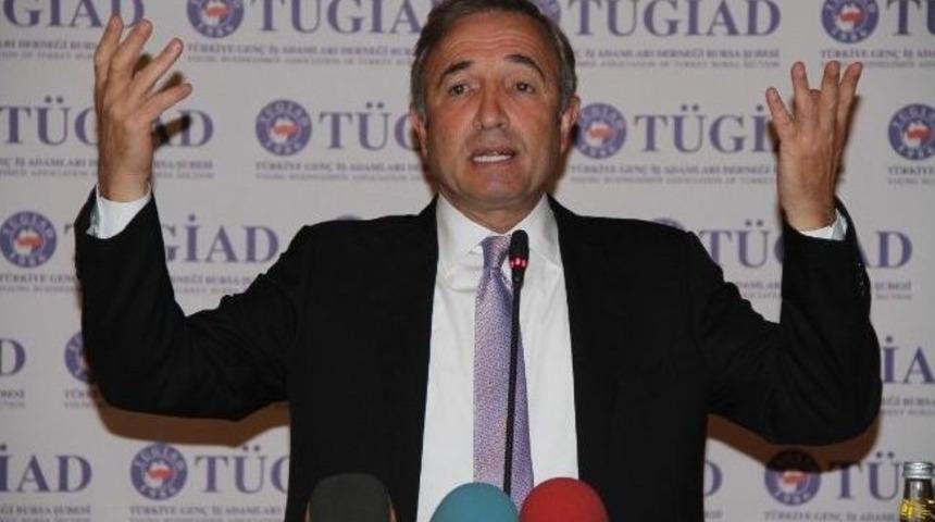 &Uuml;nl&uuml; İş Adamı Akın&rsquo;dan Altın &Ouml;ğ&uuml;tler