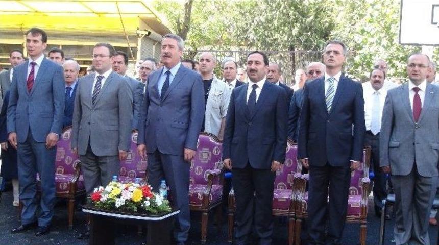 Diyarbakır Valisi Kıra&ccedil; Yeni Eğitim &Ouml;ğretim Yılının İlk Zilini &Ccedil;aldı
