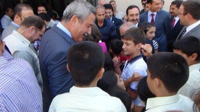 Diyarbakır Valisi Kıraç Yeni Eğitim Öğretim Yılının İlk Zilini Çaldı