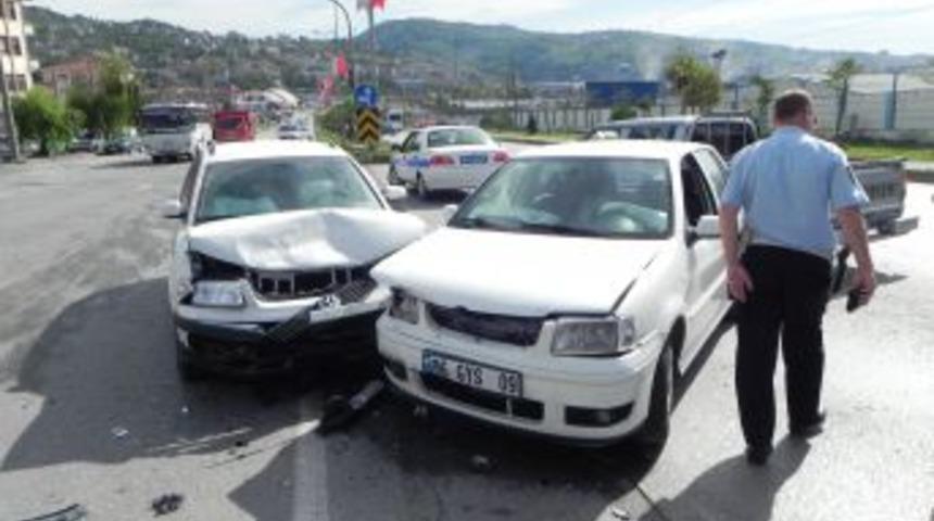 Ereğli&rsquo;de Trafik Kazası: 2 Yaralı