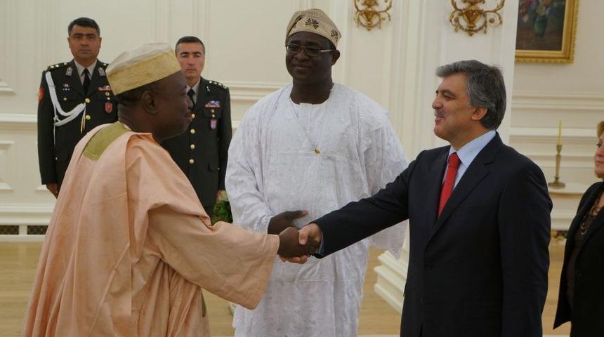 Cumhurbaşkanı G&uuml;l'e G&uuml;ven Mektubu Sunuldu