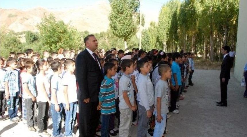 Başkan Alaydın &Ouml;ğrencilerle İstiklal Marşı&rsquo;nı Okudu