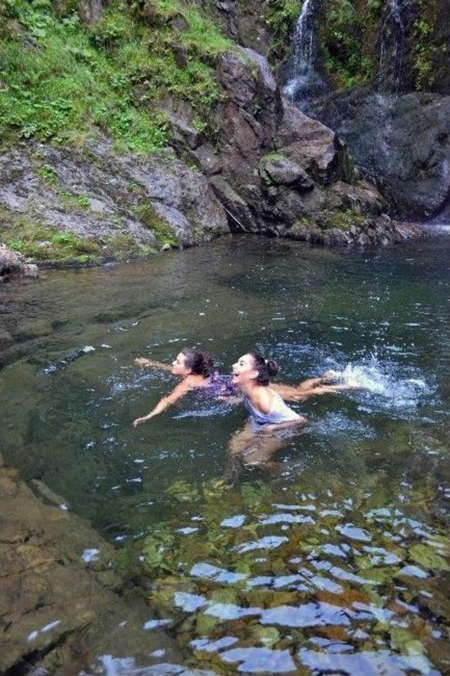 Turizme Kazandırılan Şelale, Turist Akınına Uğruyor 2