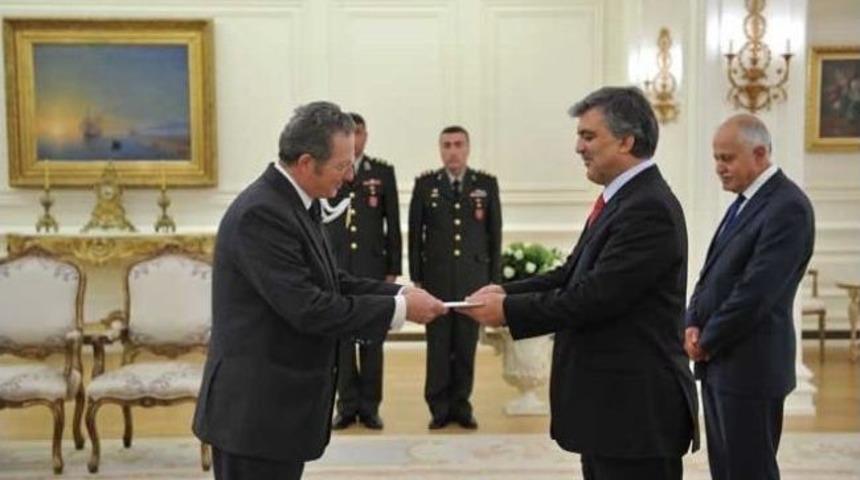 Bel&ccedil;ika B&uuml;y&uuml;kel&ccedil;isi, Cumhurbaşkanı G&uuml;l'e G&uuml;ven Mektubunu Sundu