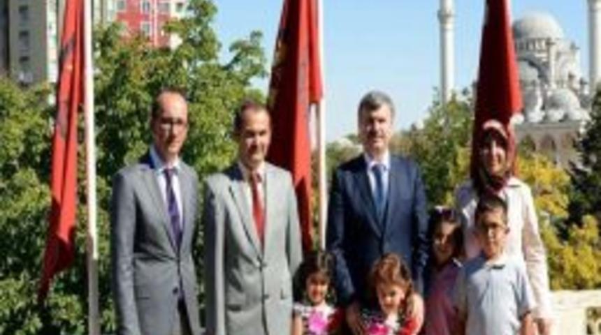 &Ouml;ğrenci Ve &Ouml;ğretmenler Başkan Aky&uuml;rek&rsquo;i Ziyaret Etti