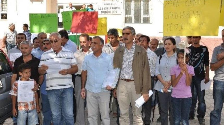 Derik'te Ana Dilde Eğitim İ&ccedil;in İ&ccedil;in Milli Eğitim M&uuml;d&uuml;rl&uuml;ğ&uuml;ne Dilek&ccedil;e Verildi