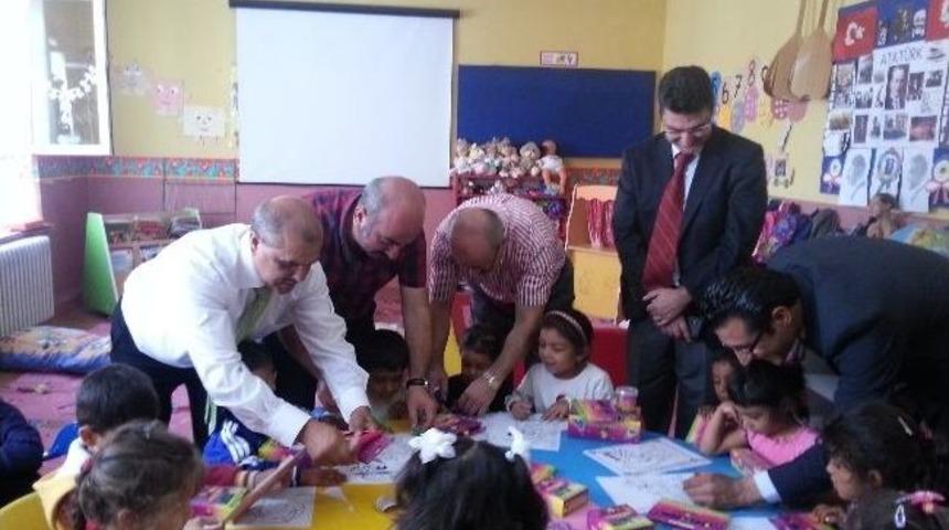 'alayım Kızıma Bir Kutu Boya' Projesi