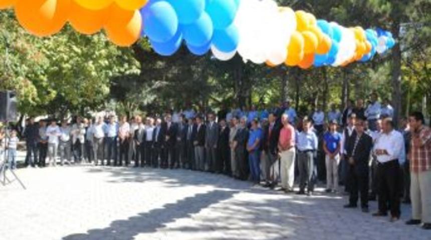 'Niğde Kalesi Aile &Ccedil;ay Bah&ccedil;esi' Hizmete Girdi