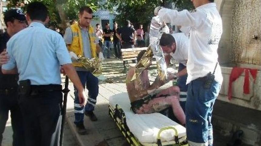 Meydanda kendini yaktı