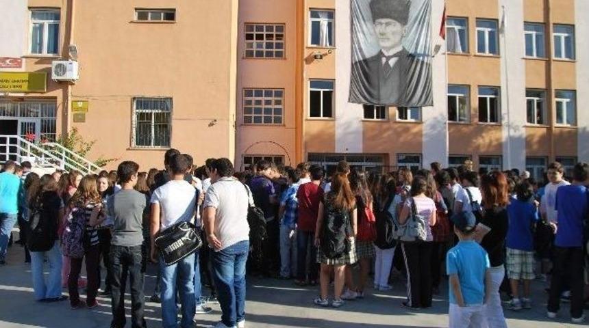 Okulların A&ccedil;ılması İle Birlikte Servis Sıkıntısı Başladı