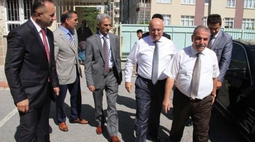 Başkan Demirtaş Okulları Gezdi