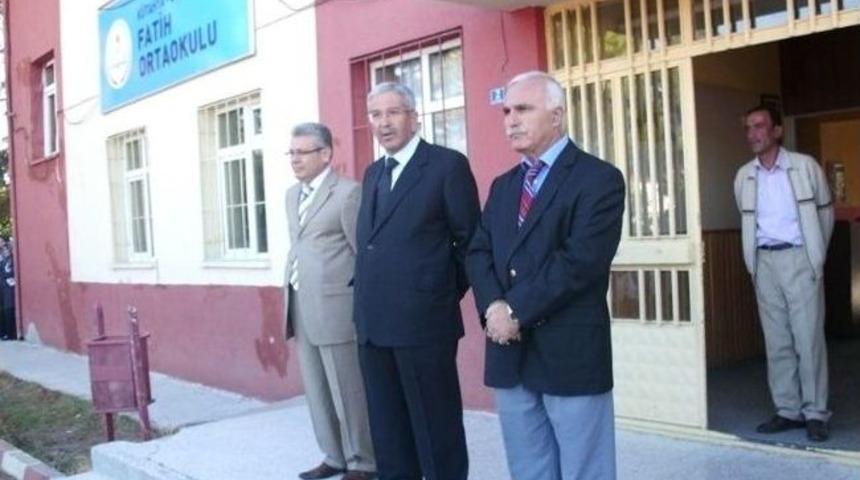 Gediz'de 8 Bin 800 &Ouml;ğrenci Ders Başı Yaptı