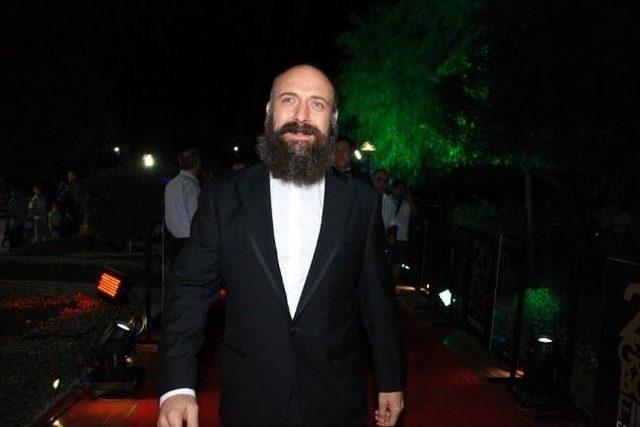 Altın Koza&rsquo;da Kırmızı Halı B&uuml;y&uuml;ledi 1