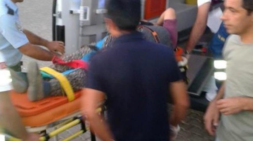 Tarım Iş&ccedil;ilerini Taşıyan Kamyonet Kaza Yaptı: 20 Yaralı